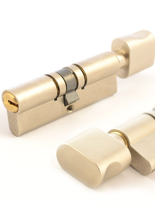 

Цилиндр MUL-T-LOCK 7x7 90 мм ключ/тумблер никель сатин