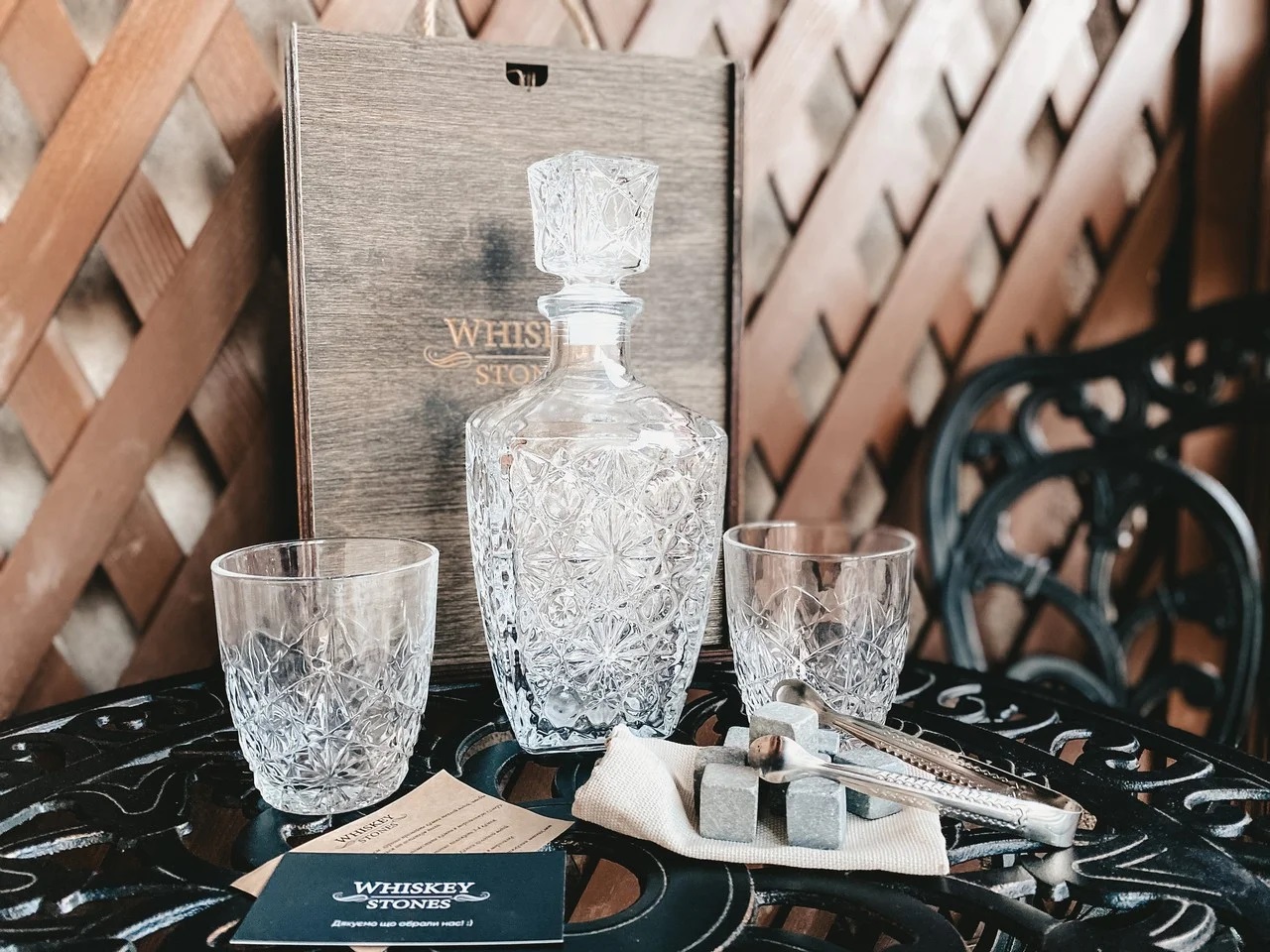 

Камни для виски Whiskey stones Original со стаканами и декантером Bormoli Rocco Dedalo в подарочном пенале 9 шт. из стеатита + 2 бокала + декантер + щипцы с инструкцией