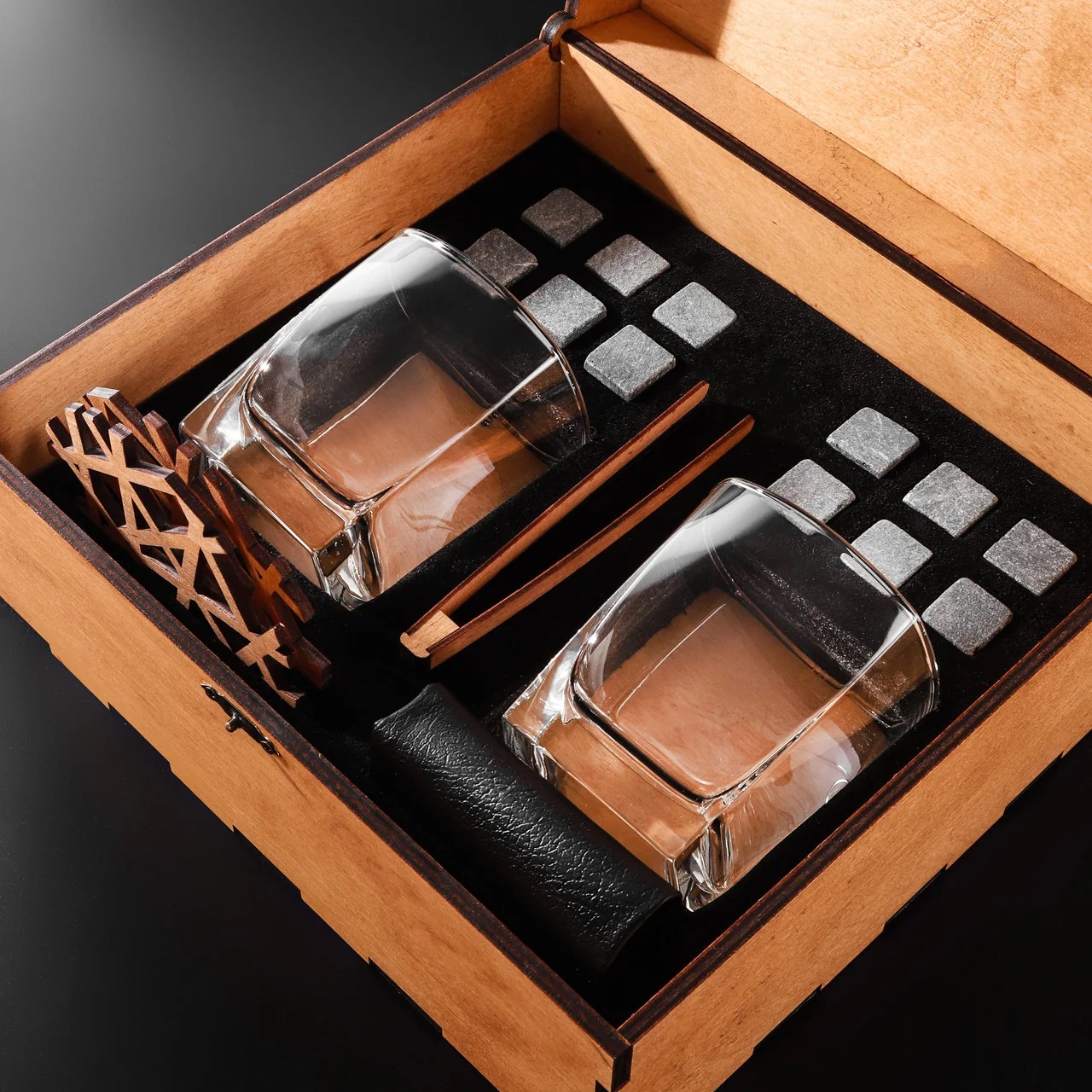 

Камни для виски Whiskey stones 12 шт + 2 шт бокал Sterling 300 мл + мешочек из эко кожи + щипцы + 2 костера в светлой деревянной упаковке