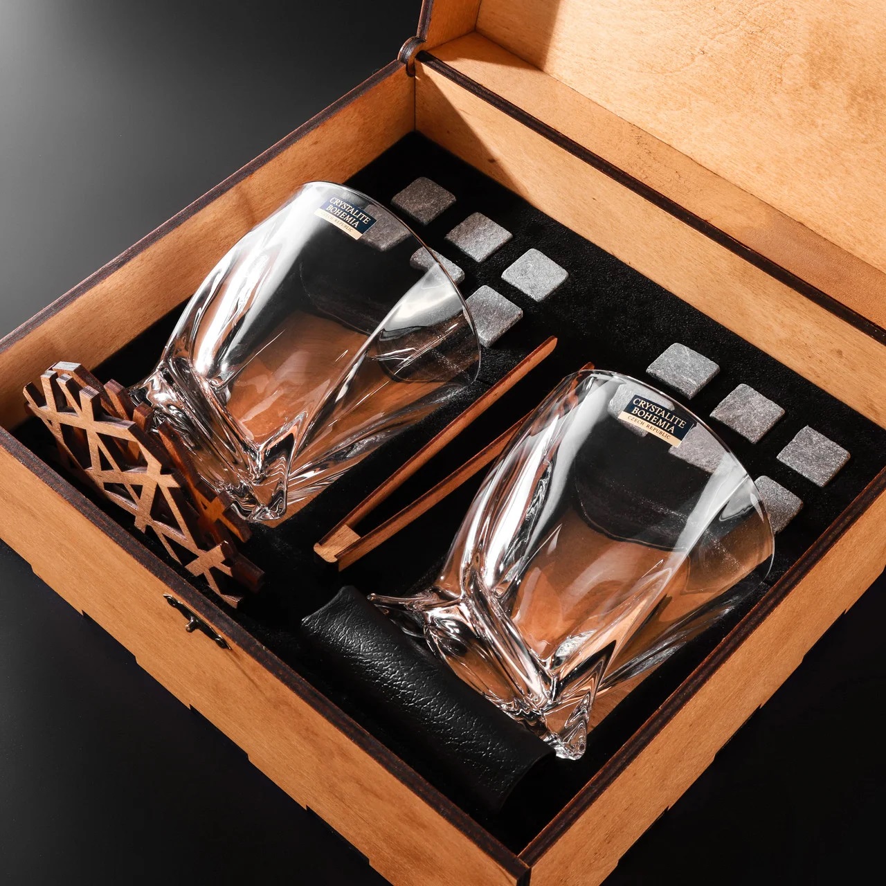 

Камни для виски Whiskey stones 12 шт + 2 бокала Bohemia Quadro 340 мл + мешочек из эко кожи + щипцы + 2 костера в светлой деревянной упаковке