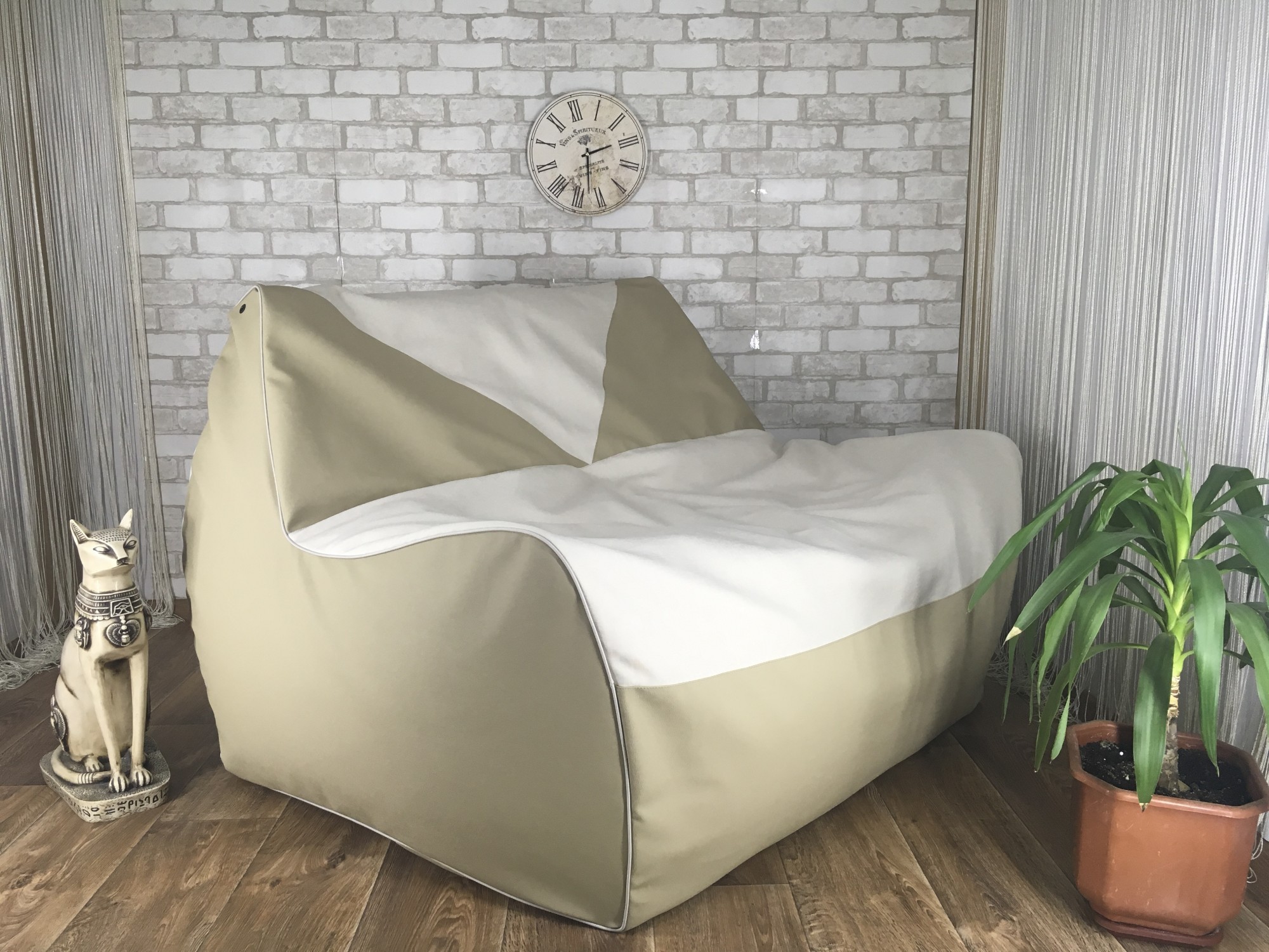 

Кресло груша "Elegant" Диван Эко кожа бежевый + белый 140 см х 100 см