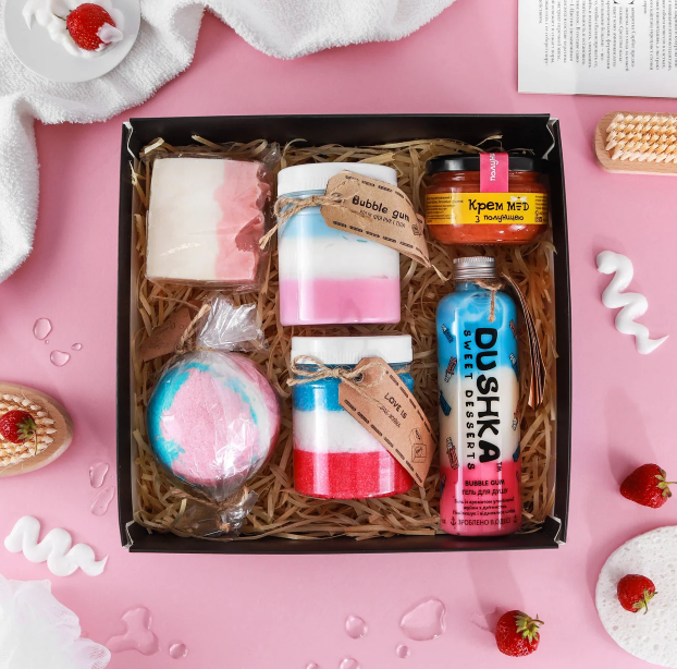 

Подарочный набор для женщины Bubble gum, для мамы или девушки ForWoman в подарочной упаковке с розовым бантом (5000)