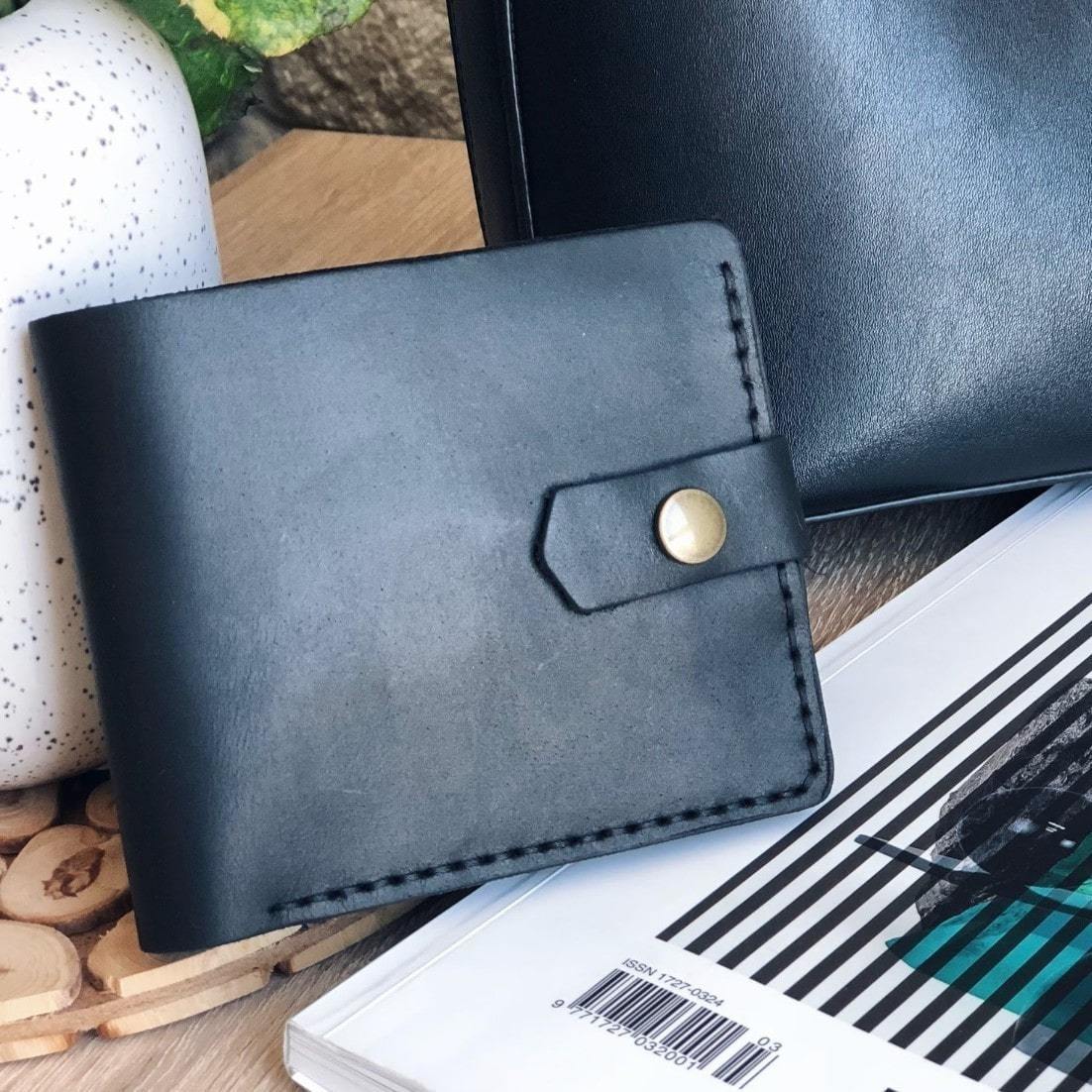 

Мужской кожаный кошелек Lucky Mini Черный 54