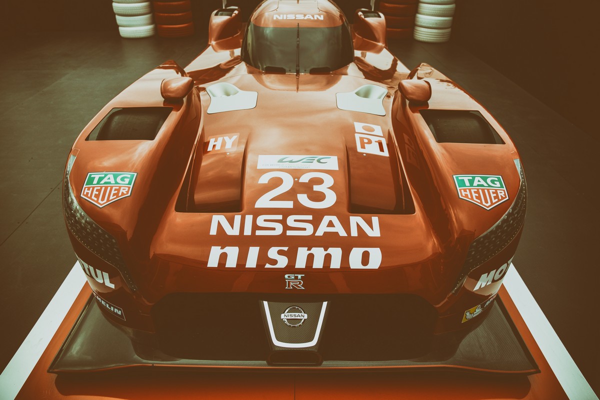 

BeHappy Фотообои: Nissan Cars-00001 Холст