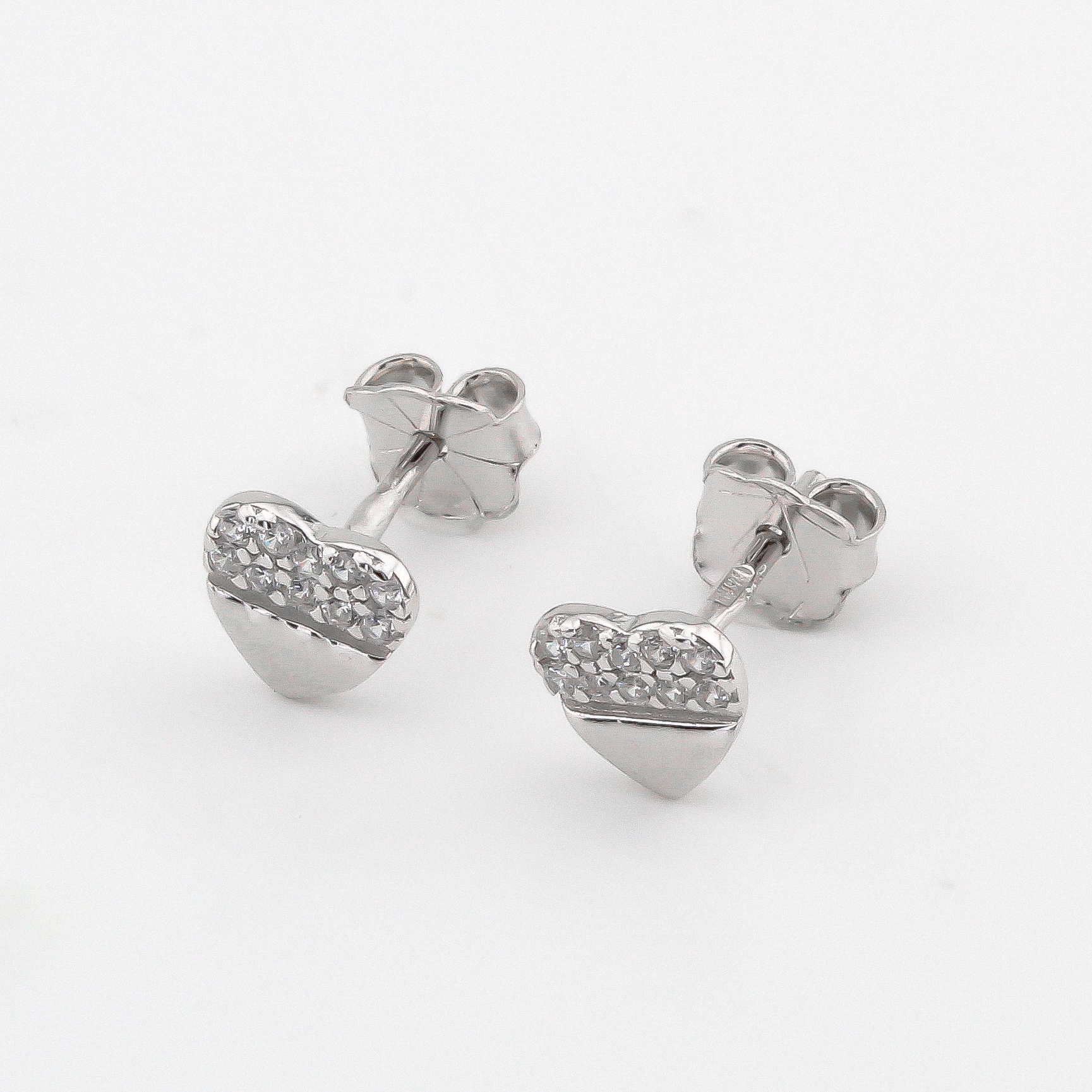 

Серебряные пусеты с фианитами C121351 Диамант