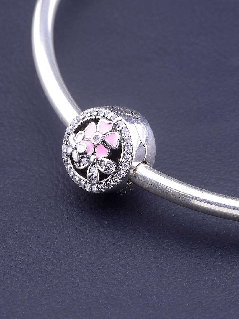 

Клипса для браслета Цветы с розовой эмалью Pandora style Серебро(925) 077364