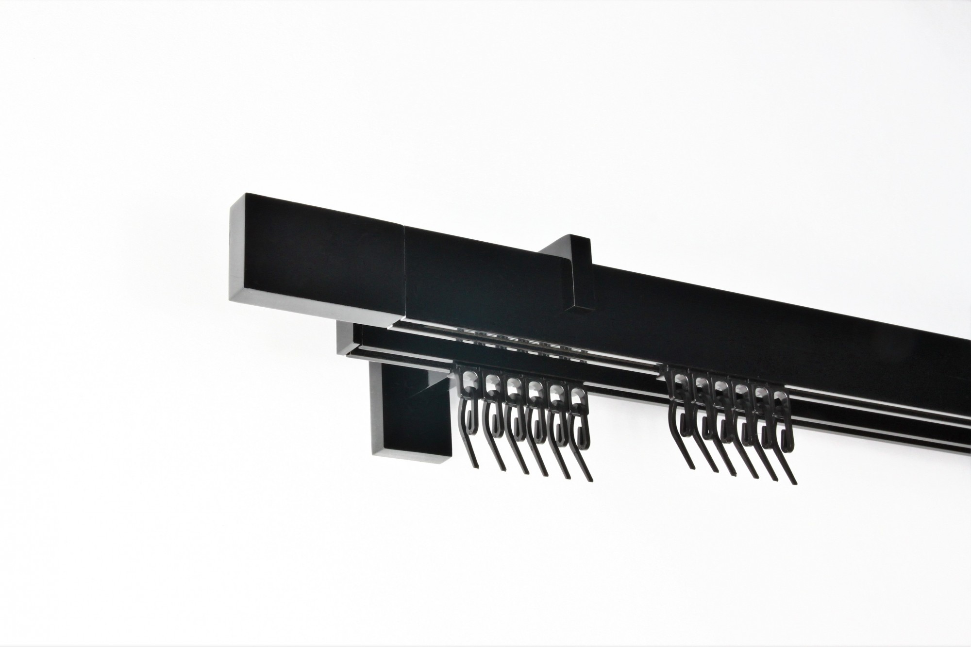 

Карниз настінний 2-рядний Homs Decor Скарлайн 400 см Чорний Мат. Кронштейн 13 см. Насадка Квадро