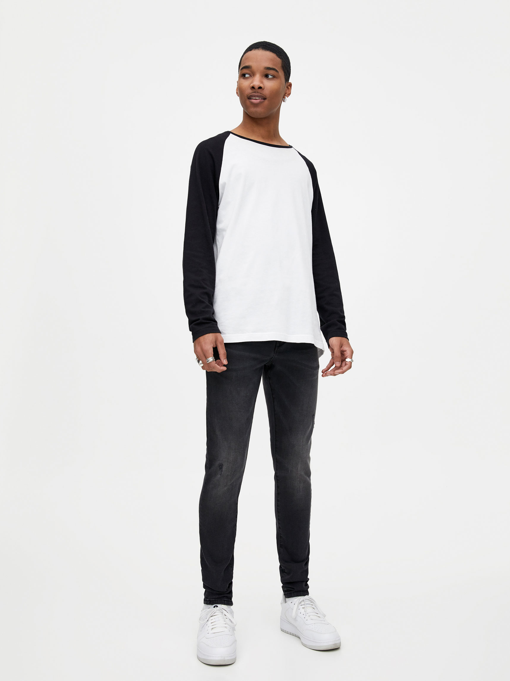 

Джинсы Pull & Bear 9687-554-833 46 Черные джинс