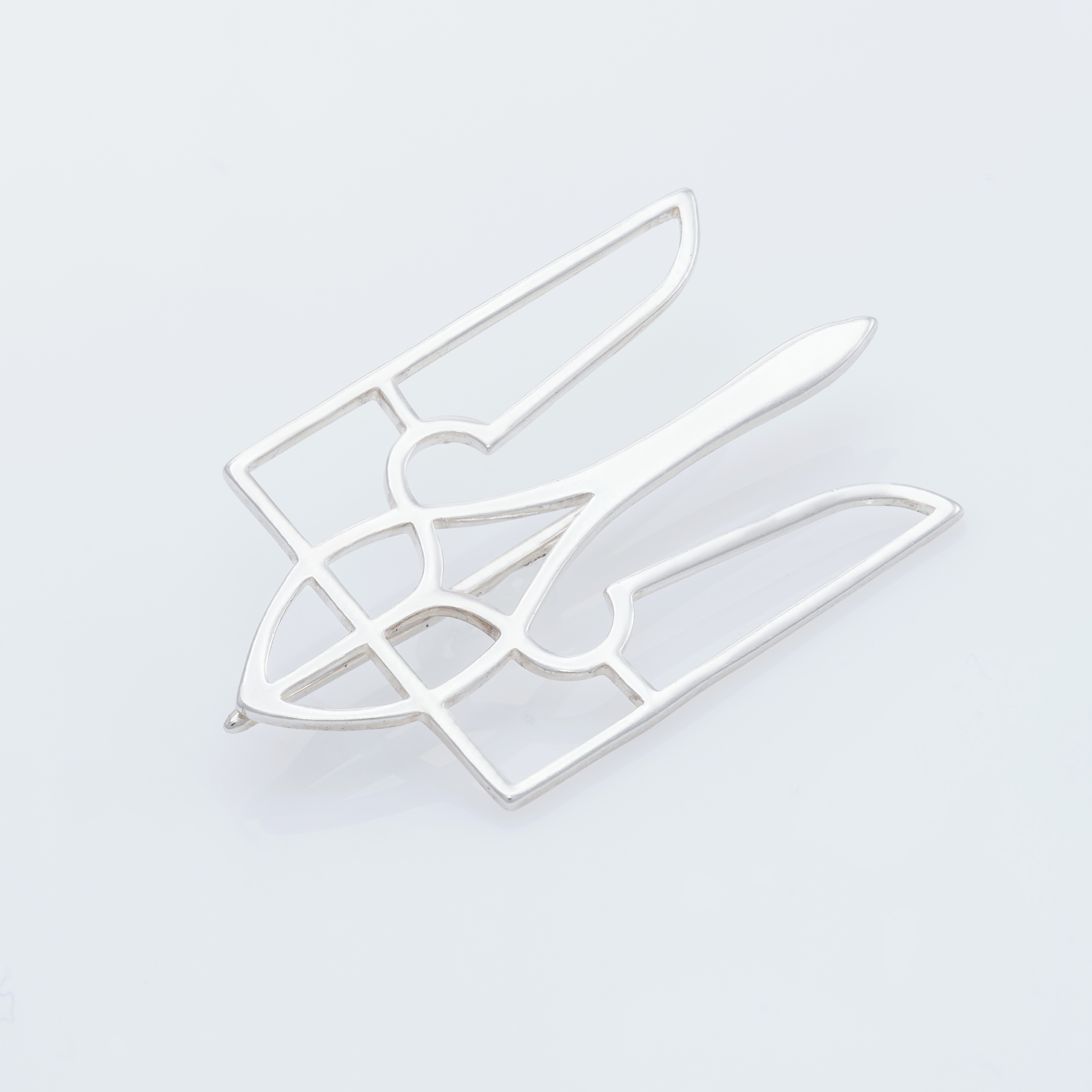 

Серебряная брошь Трезубец (9509)