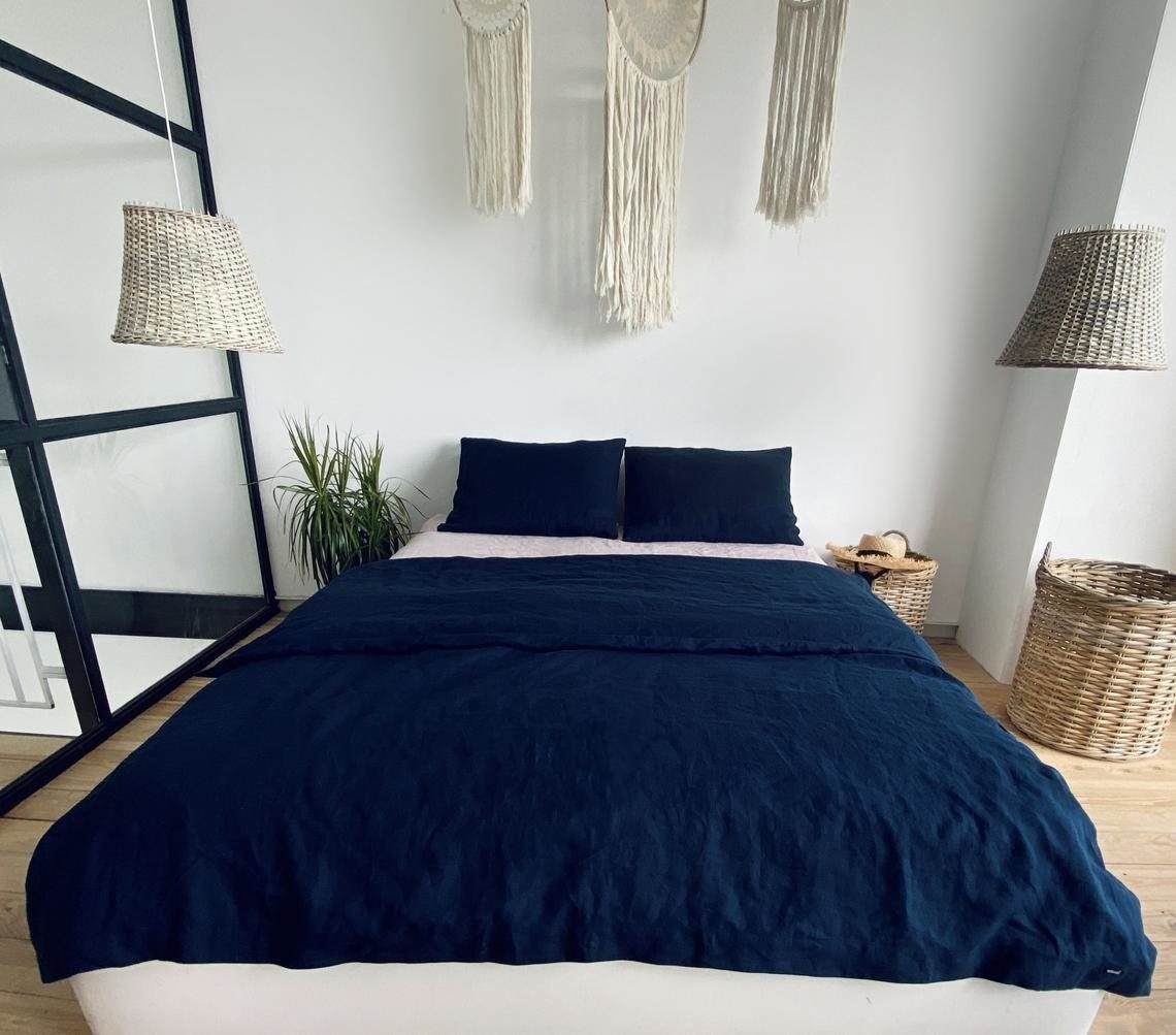 

Комплект постельного белья LinenLove Loft Navy Blue 2 х 140х200 см Сине-розовый