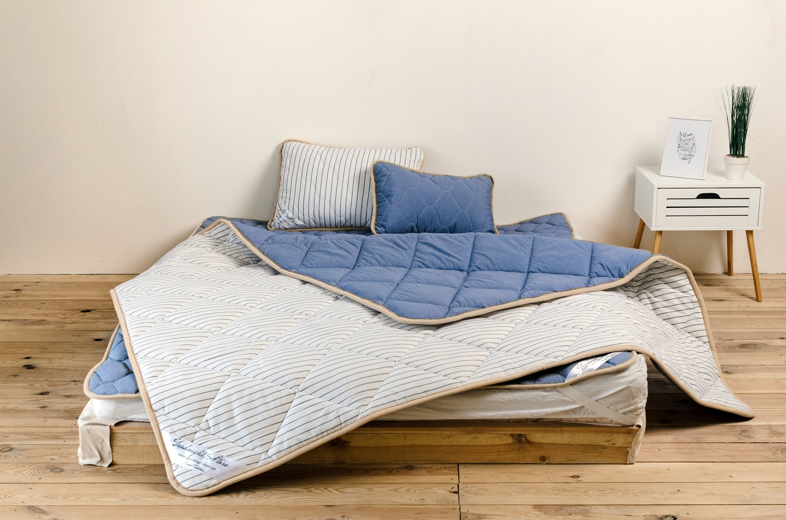 

Комплект Євро 2 в 1 Goodnight.Store (Standart, Ковдра 220х200 + Подушка 40х60 2 шт) з овечої вовни Мериносу всесезонний синій / білий у смужку