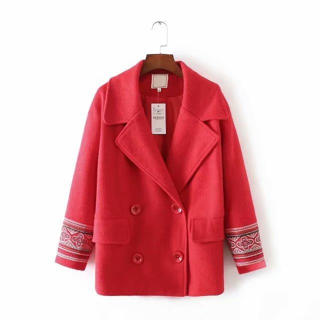 

Пальто женское с вышитым орнаментом красное Tracery Berni Fashion (M) Красный