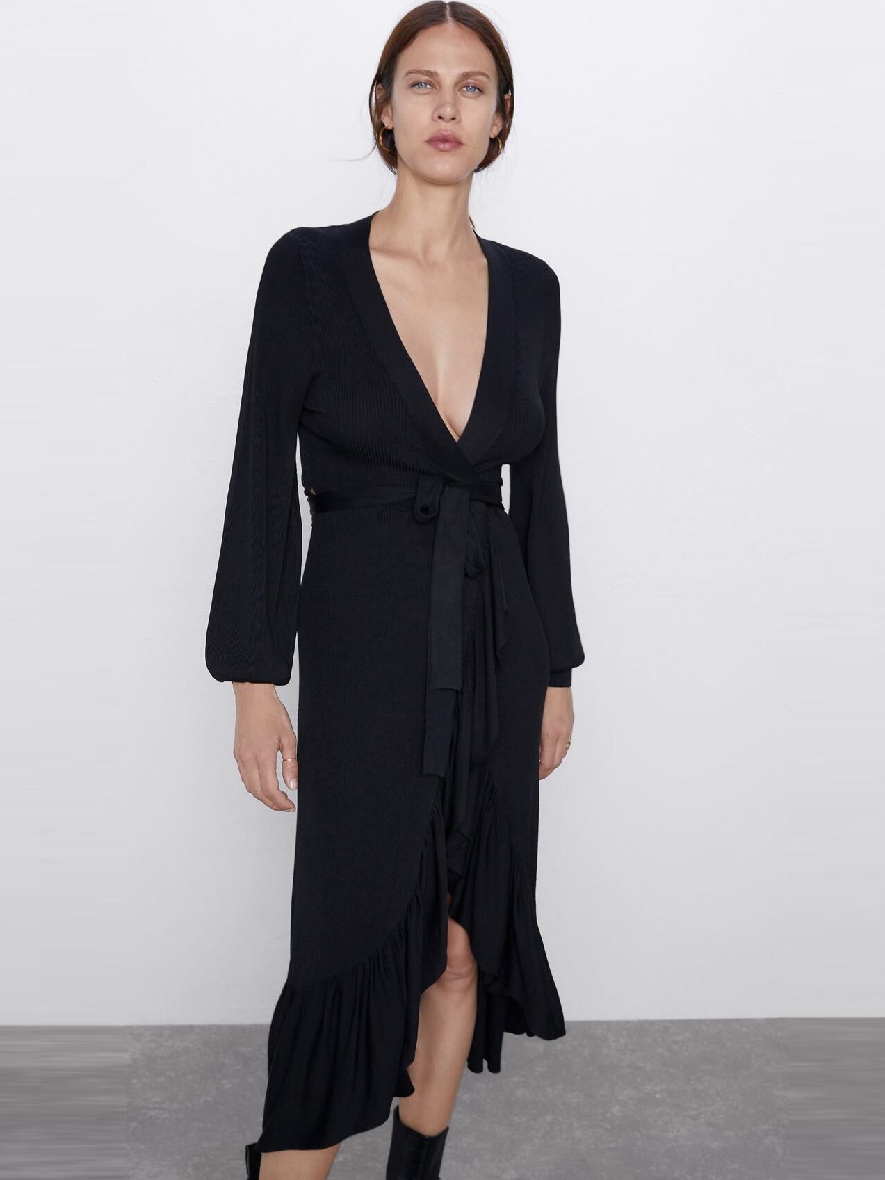 

Платье Zara 03471115800 S Черное