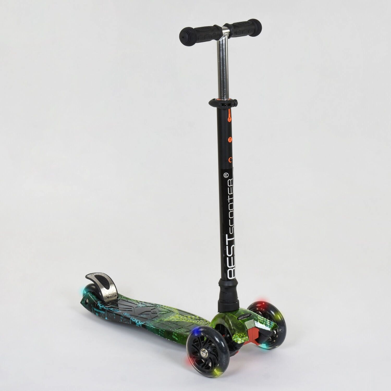 

Самокат трехколесный Best Scooter MAXI А 25462 /779-1317 Колеса PU светяться Черный с зеленым