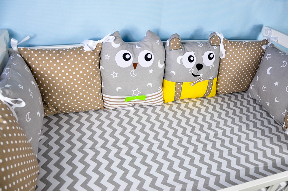 

Бортики в кроватку Littlebo с игрушками и подушками кофейный
