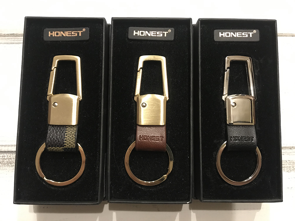 

Брелок Honest 772