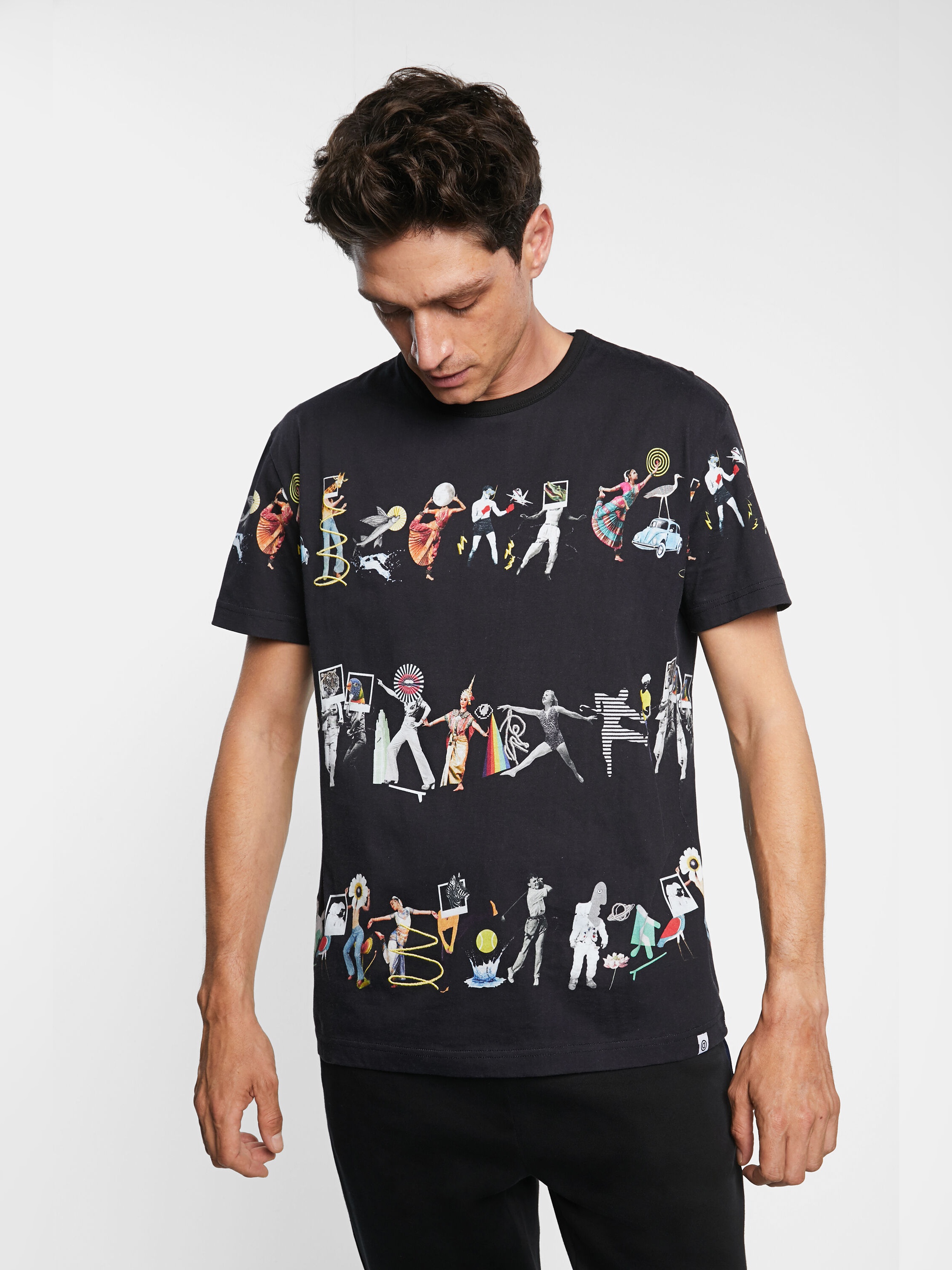 

Футболка Desigual 21SMTK01-2000 XL