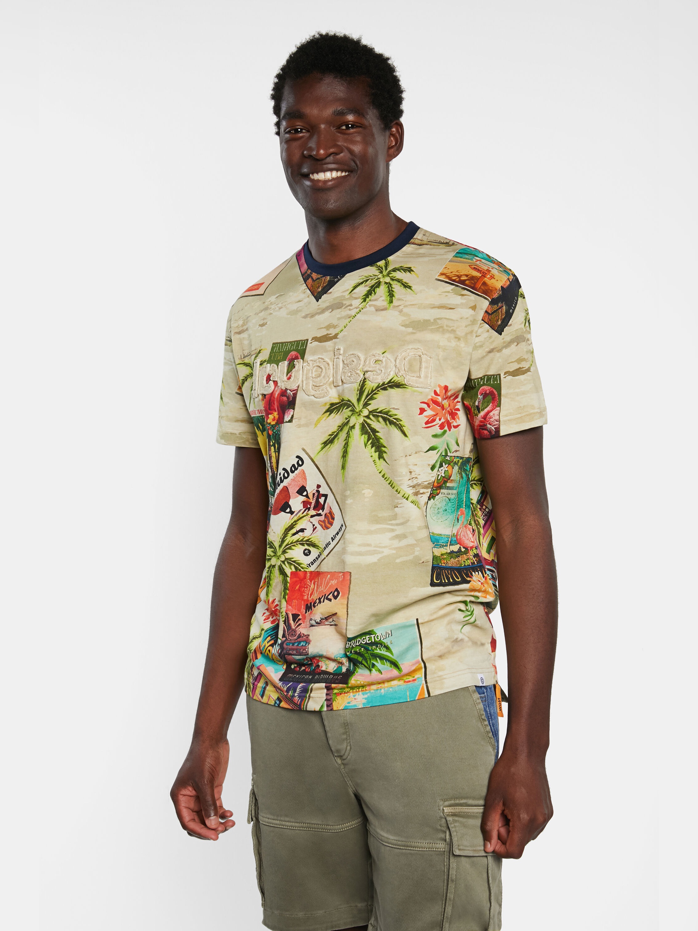 

Футболка Desigual 21SMTK31-6016 L