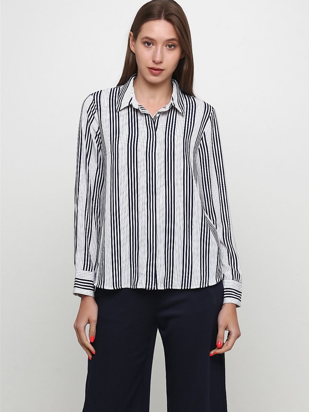 

Рубашка H&M 308752 38 Белая с темно-синим