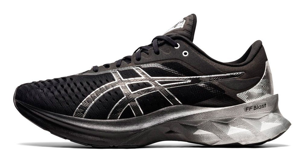 

Кроссовки для бега Asics Novablast Platinum 1011B157-001 47
