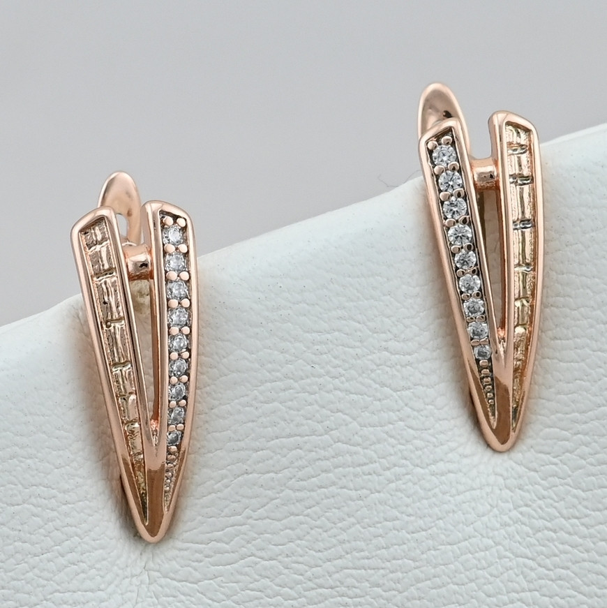 

Серьги Xuping 30350 размер 19х6 мм белые фианиты вес 2.3 г позолота РО