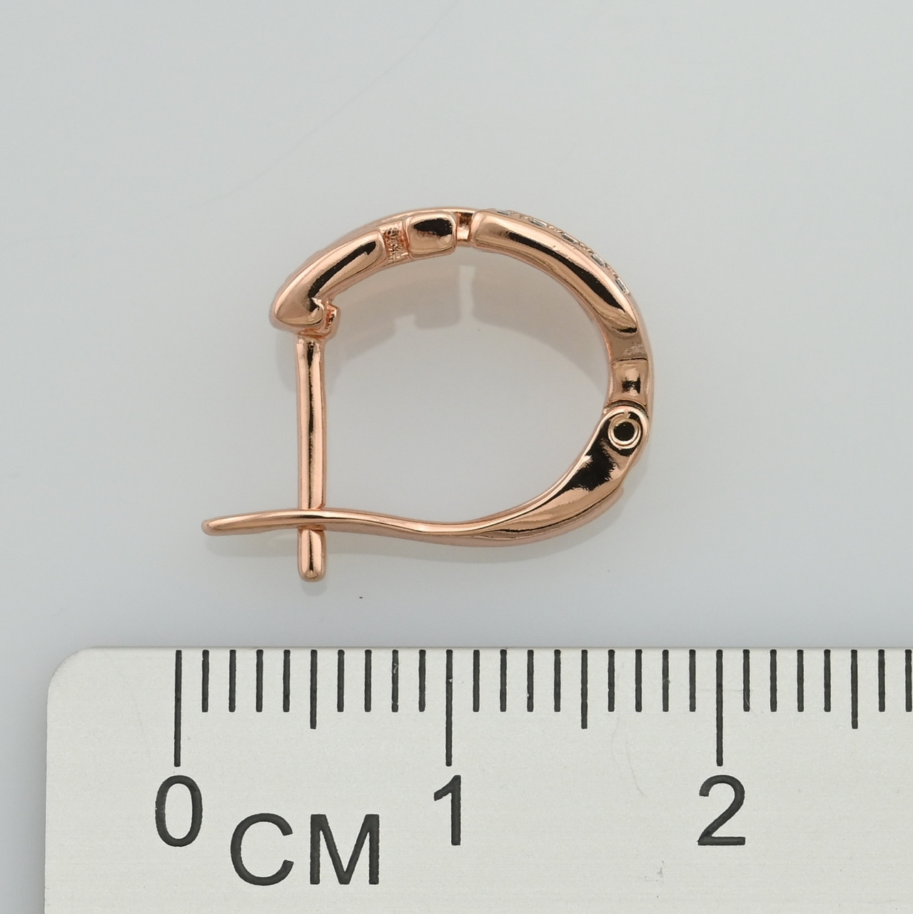 

Серьги Xuping 30103 размер 18х6 мм белые фианиты вес 2.5 г позолота РО