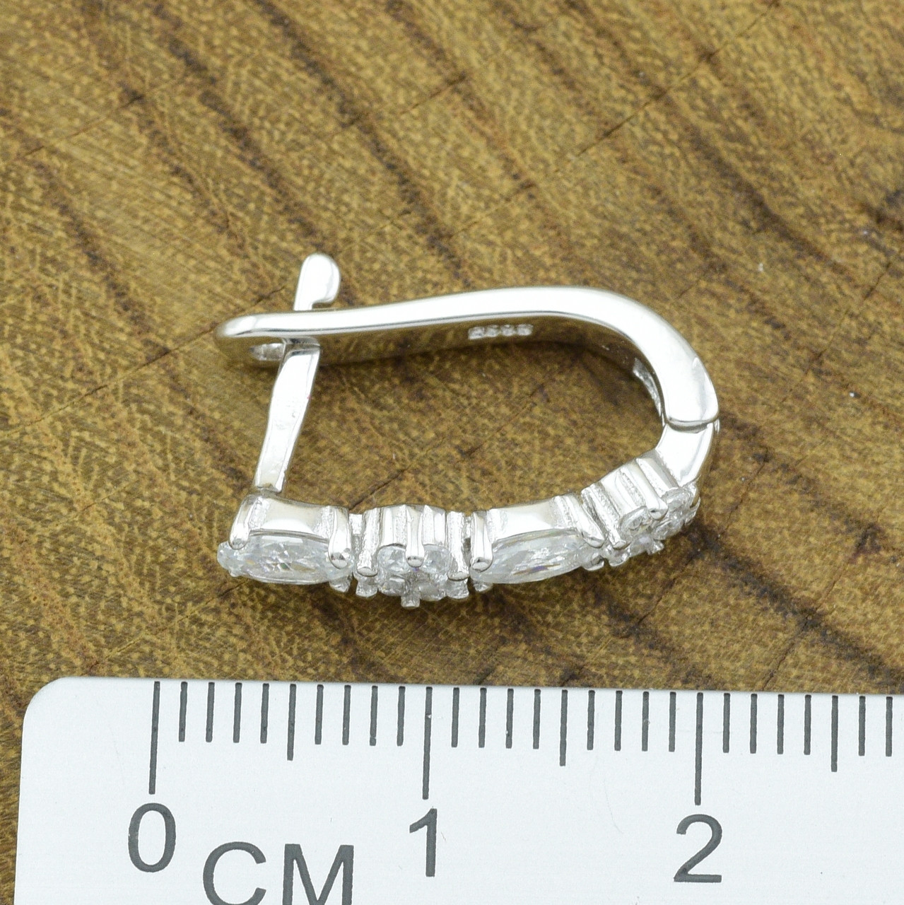 

Серебряные серьги размер 17х5 мм вставка белые фианиты вес 3.6 г