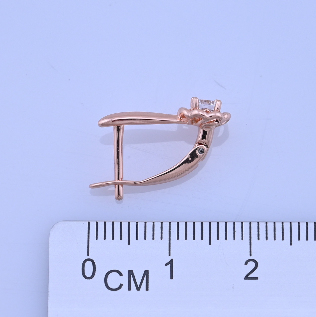 

Серьги Xuping 30274 размер 15х6 мм белые фианиты вес 1.6 г позолота РО