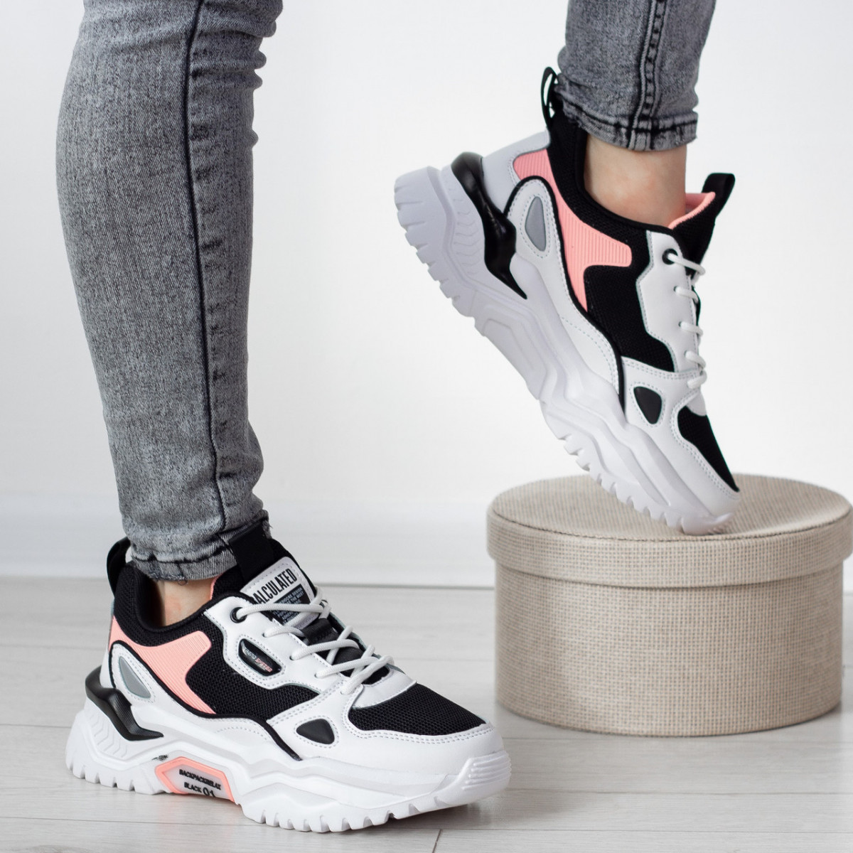 

Кроссовки женские Fashion Avalance 2521 36 размер 23 см Белый