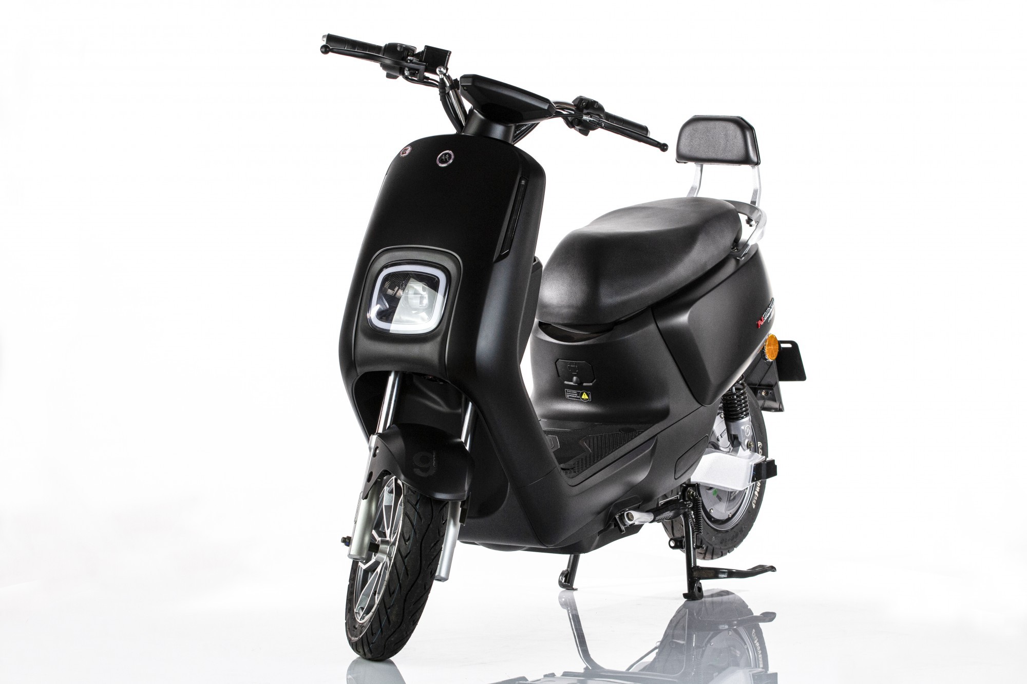

Электроскутер Aima (1000W / 60V / 20,0A*h) - Черный