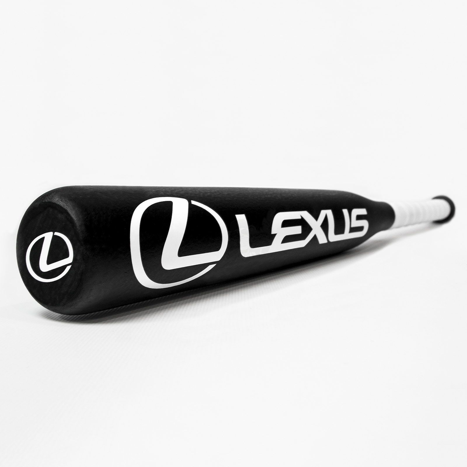 

Бита с маркой авто Lexus Shop Monkeys Черная с белой рукояткой (BB-Lexus-1005)