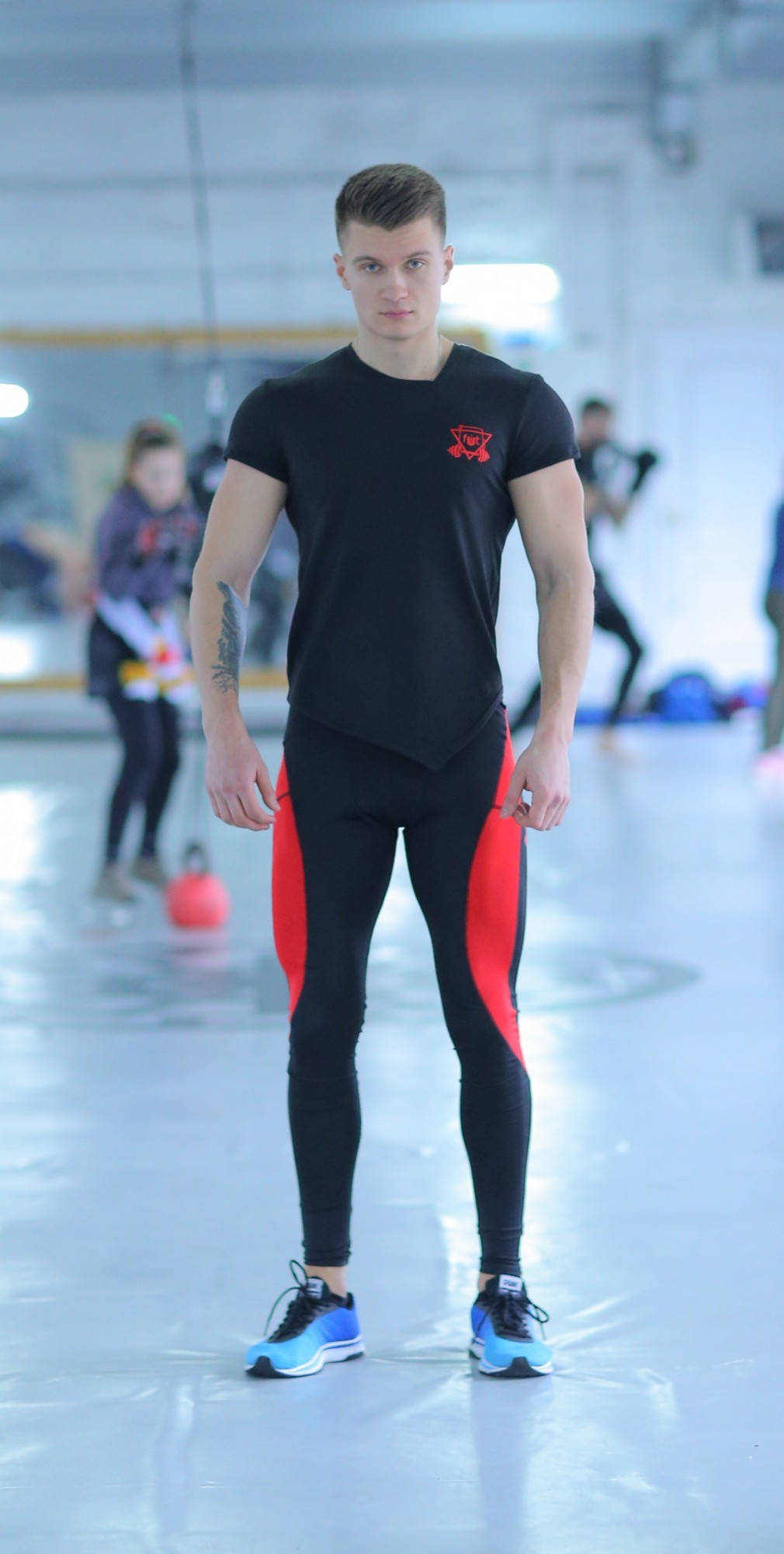 

Мужская спортивная футболка Splay black FitU S Черная 000150907