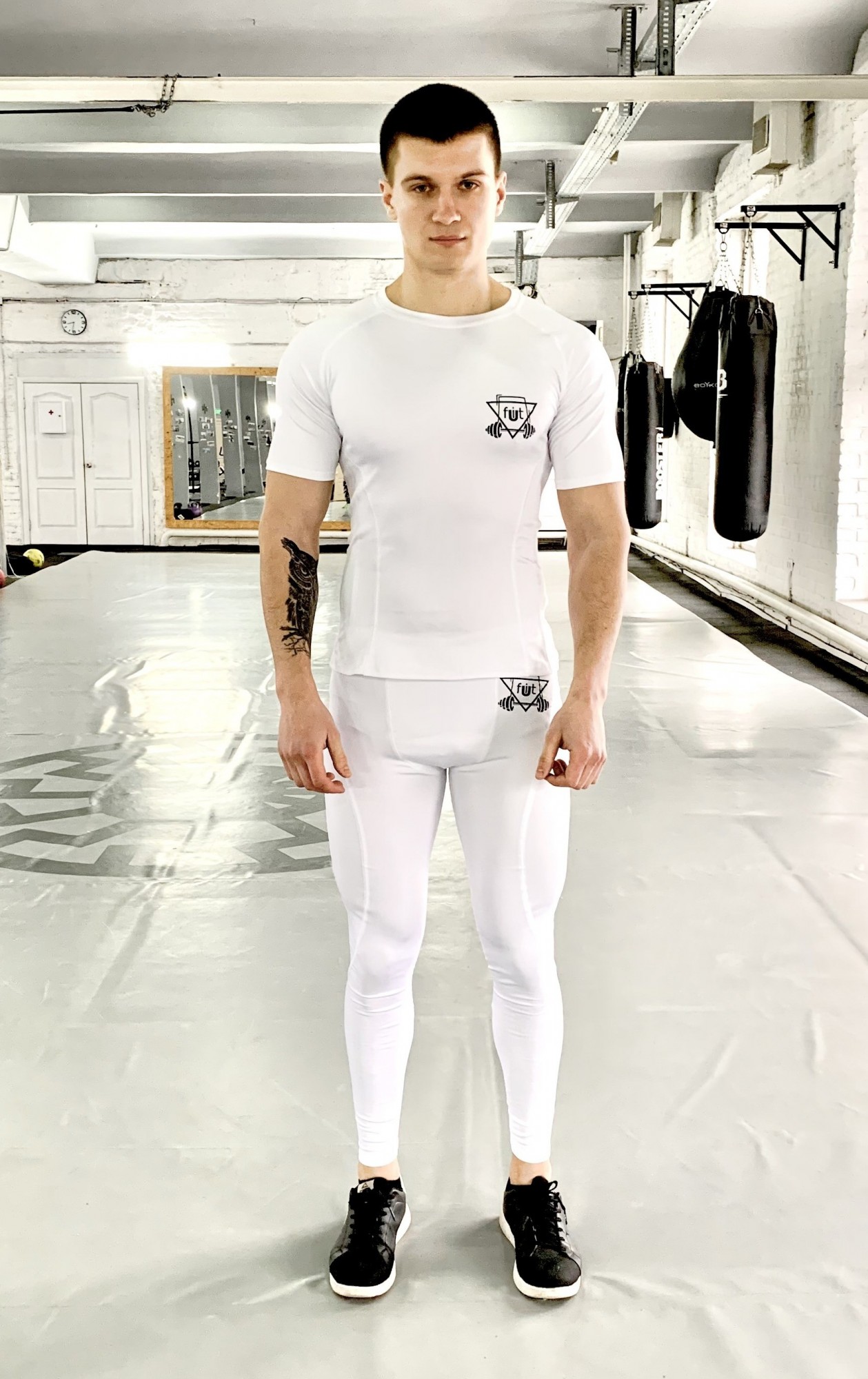 

Мужской компрессионный рашгард Armm white FitU S Белый 000151535
