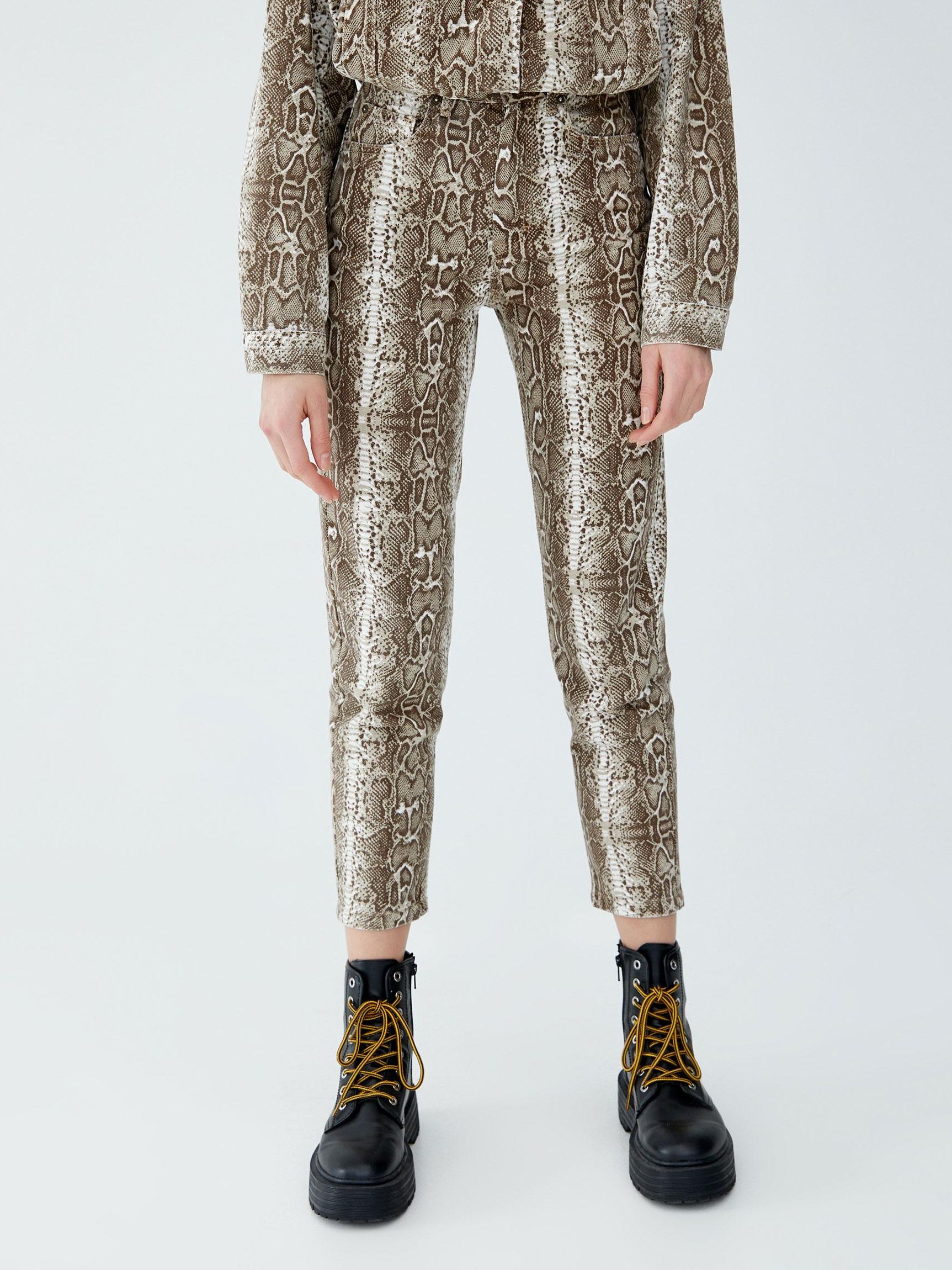 

Джинсы Pull & Bear 5678/308/700-ADNT 42 Белые в коричневые узоры