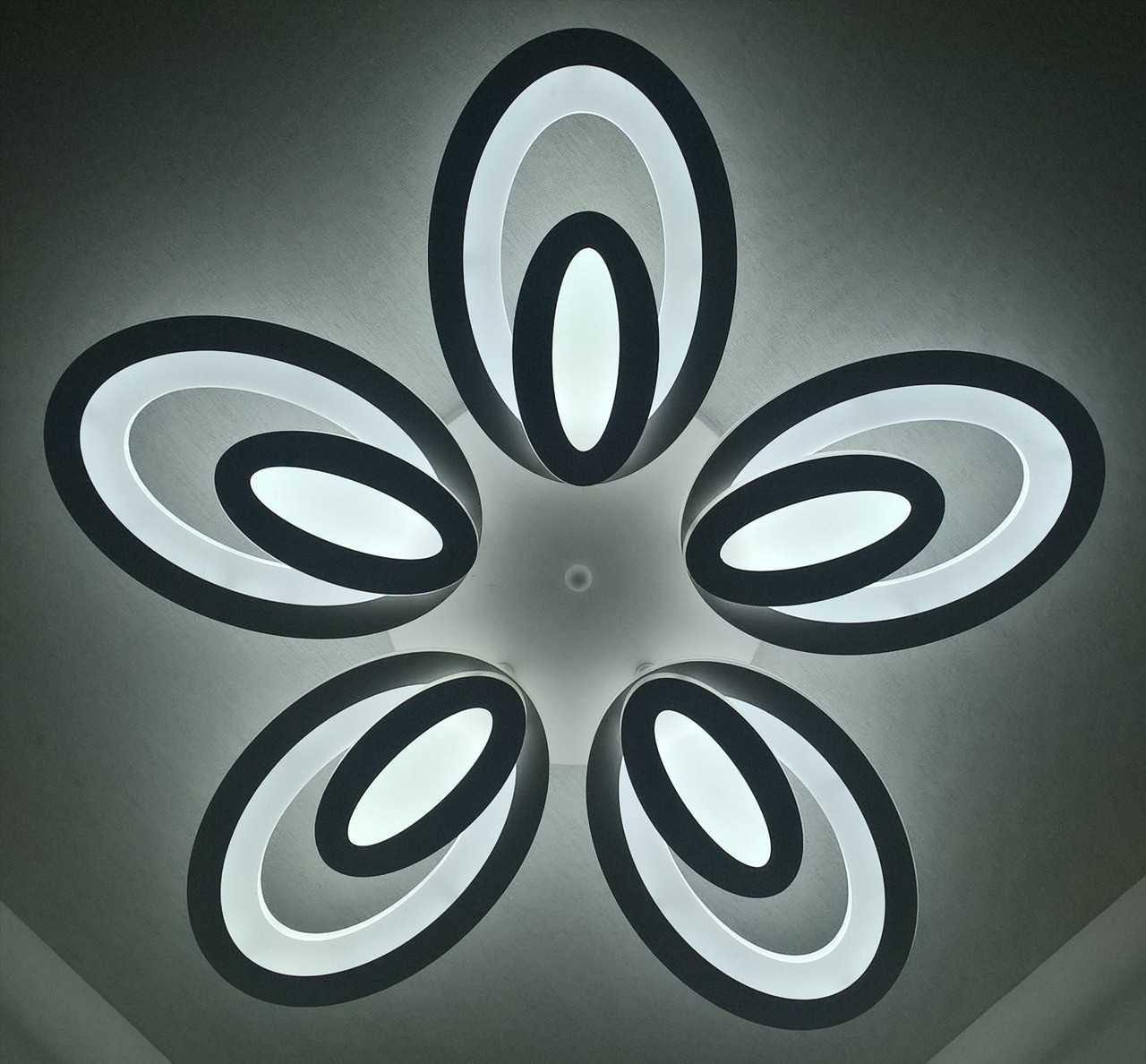 

Люстра потолочная LED с пультом A2309/5-wh Белый 9х55х55 см.