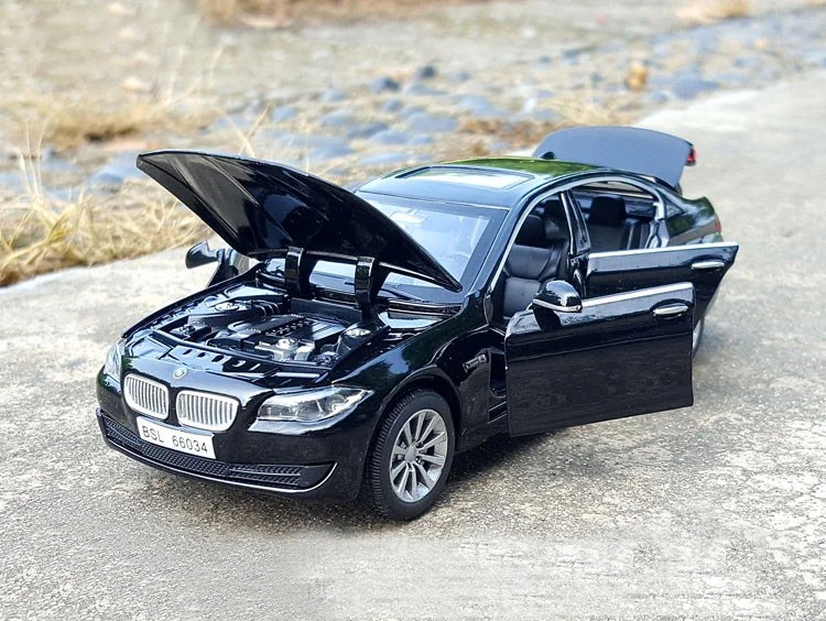

Коллекционная машинка АвтоСвіт BMW 535 металлическая в масштабе 1:32