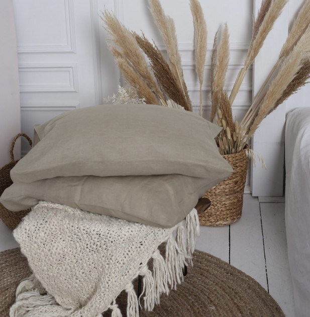 

Крафтова наволочка Luxury Linen на гудзиках льон 60*70 см 2шт Almond