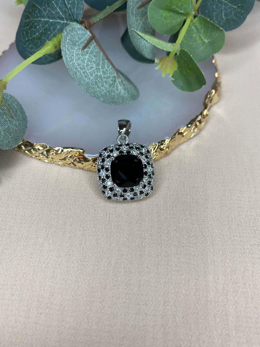 

Кулон из серебра Adali черный лео 4.90 г.