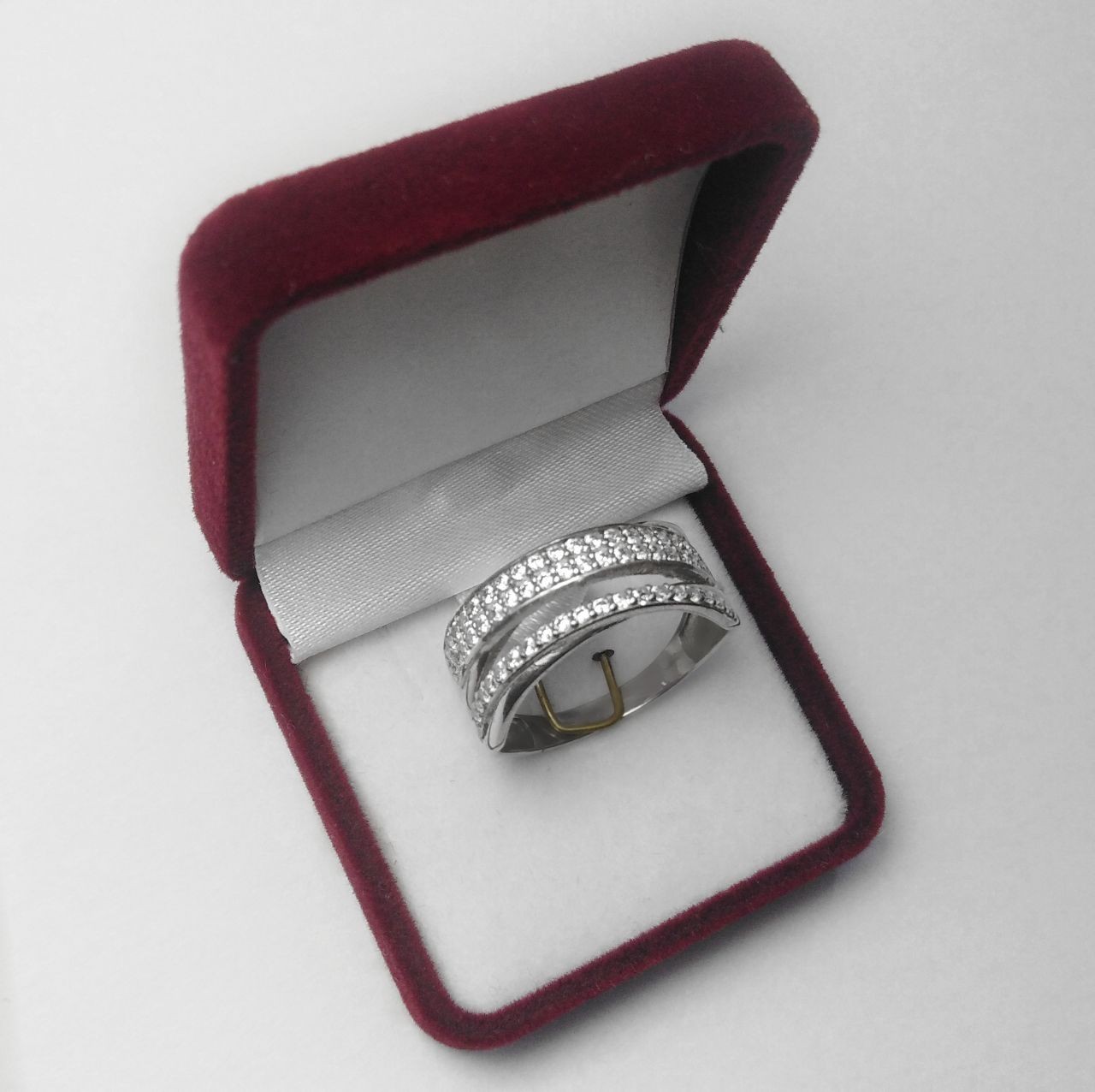 

Серебряное кольцо Meridian с белым цирконом 18.0 размер (110р180)