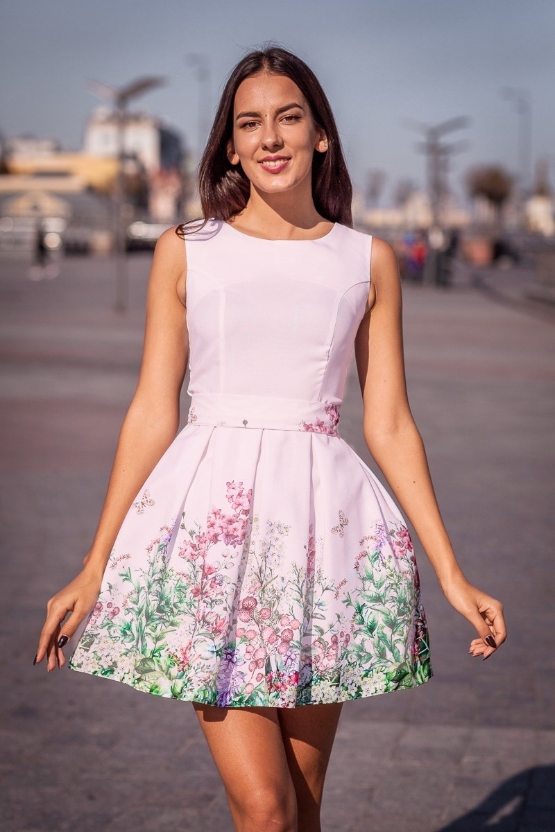 

Короткое коктейльное платье с принтом FirstWoman M розовый 43406674