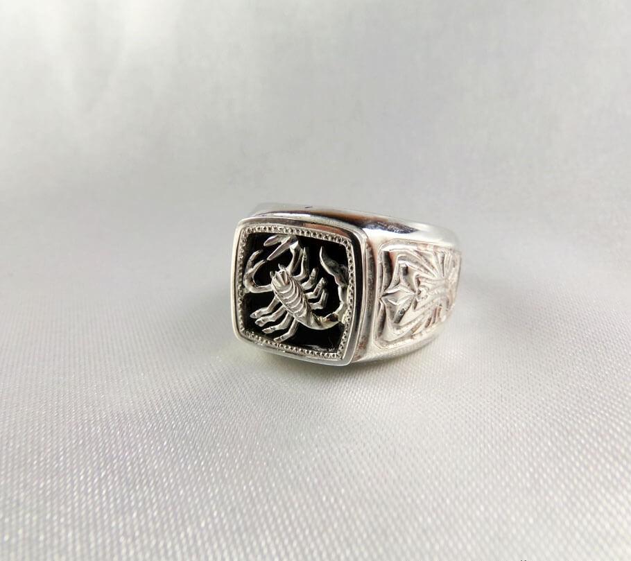 

Печатка скорпион Maxi Silver 4376 SE, размер 22