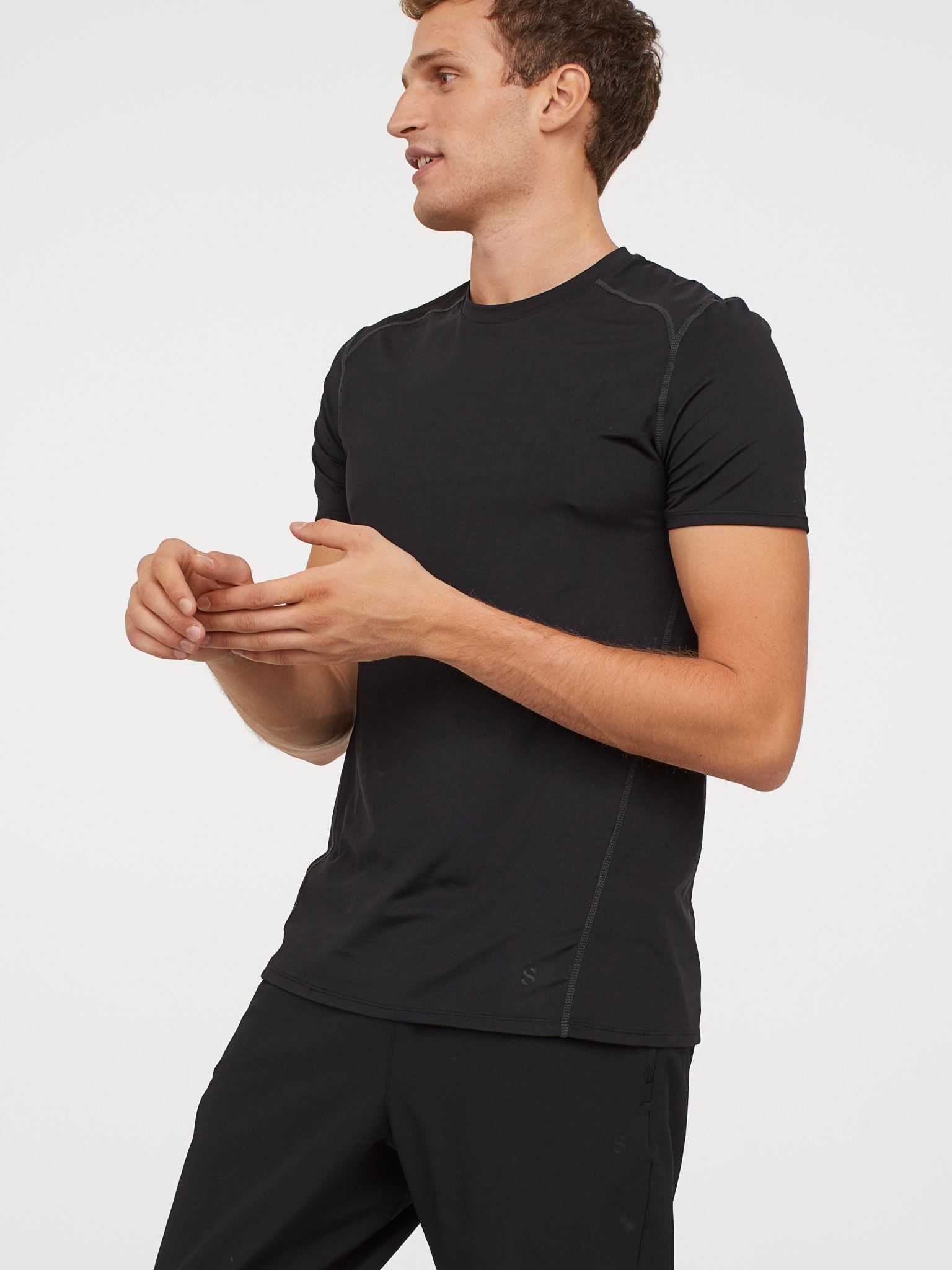 

Футболка H&M KK5112781 S Черная