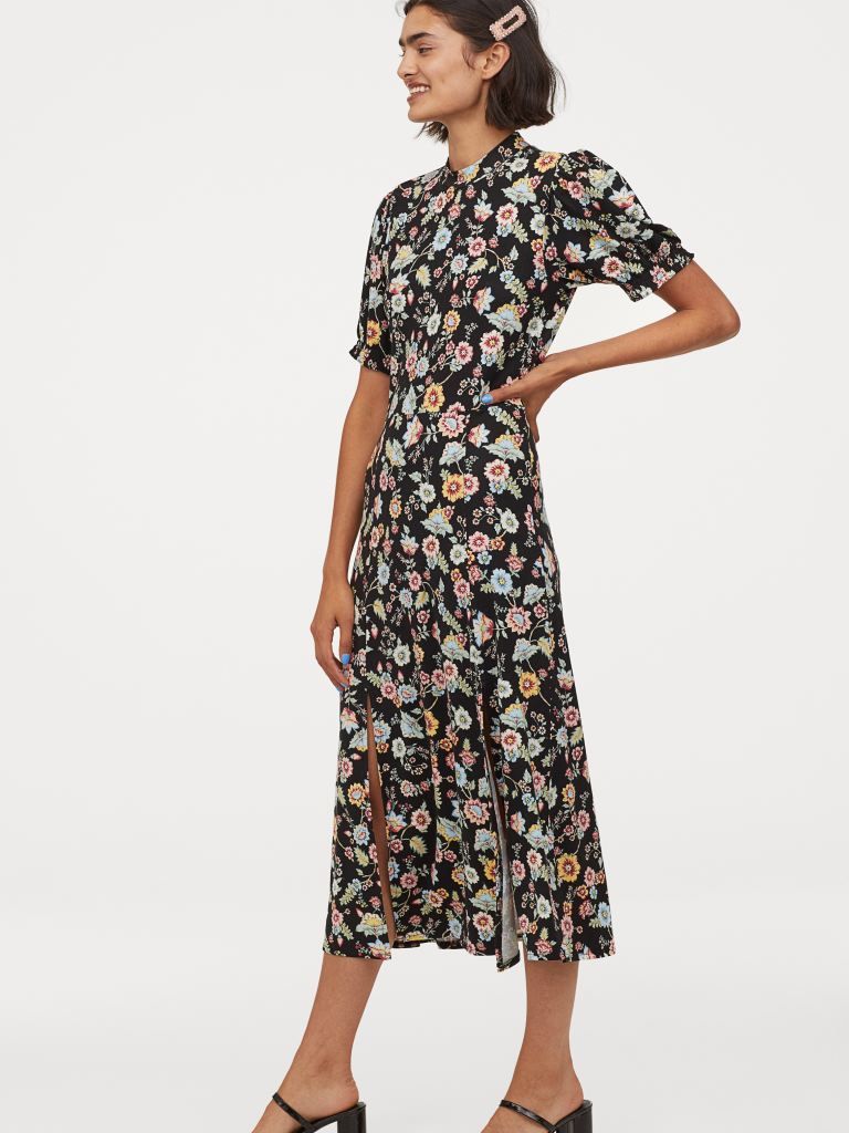 

Платье H&M 060919257 S Черное с разноцветным