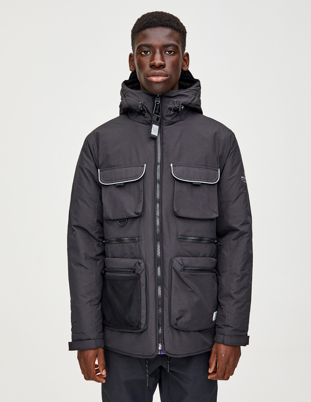 

Куртка PULL & BEAR М0107450 (9716/534/800) цвет черный L