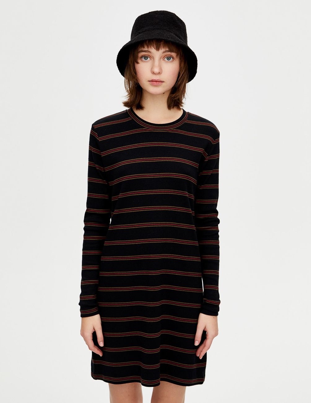 

Платье PULL & BEAR Ж1056109 (5390/302/839) цвет черный M