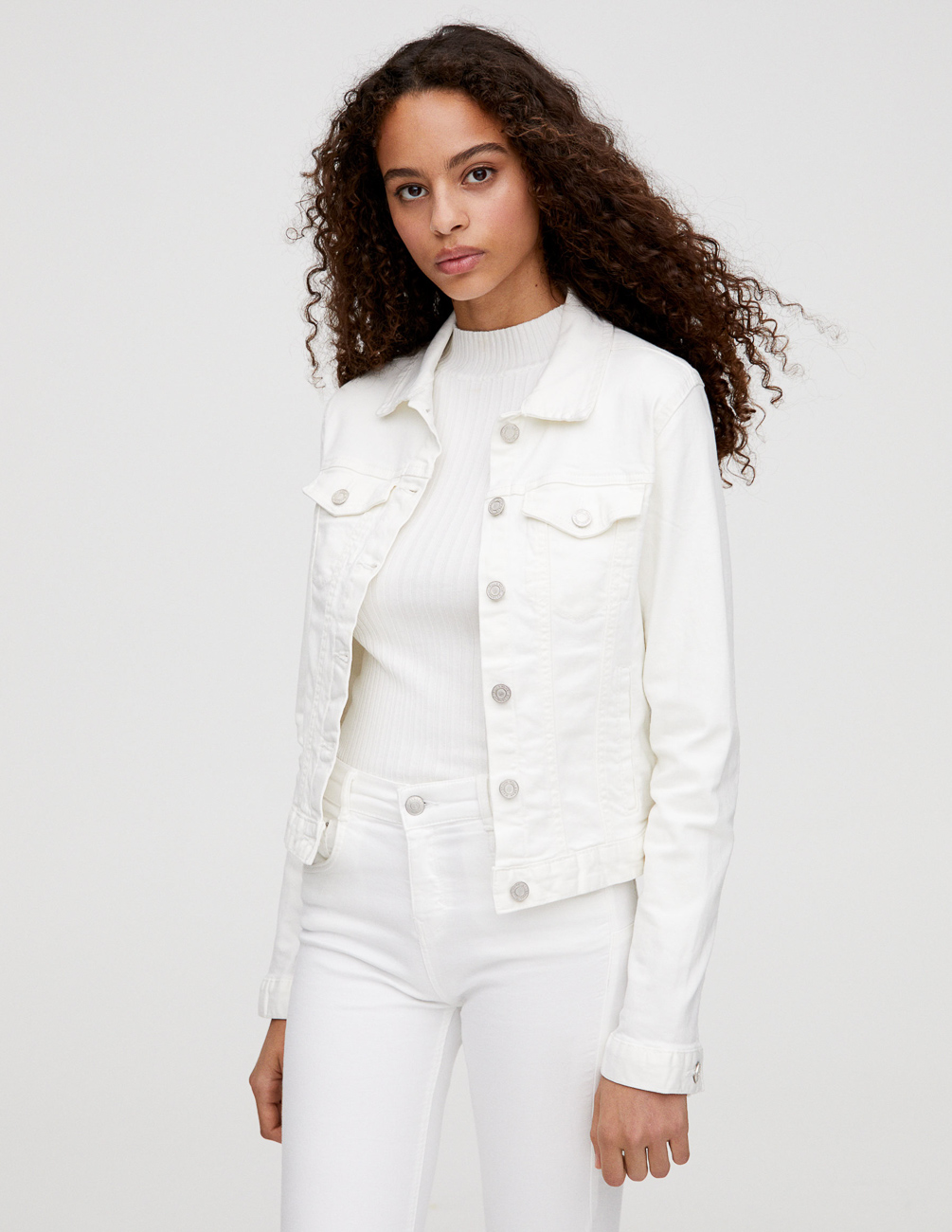 

Джинсовка PULL & BEAR Ж1055662 (5710/375/250) цвет белый M