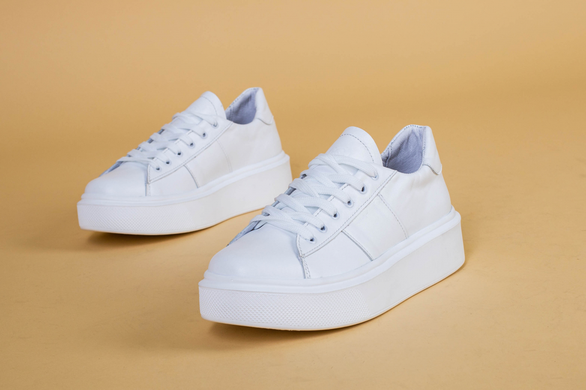 

Кеди жіночі шкіряні на білій підошві LuxuryShoes 5241-1/36 Білий