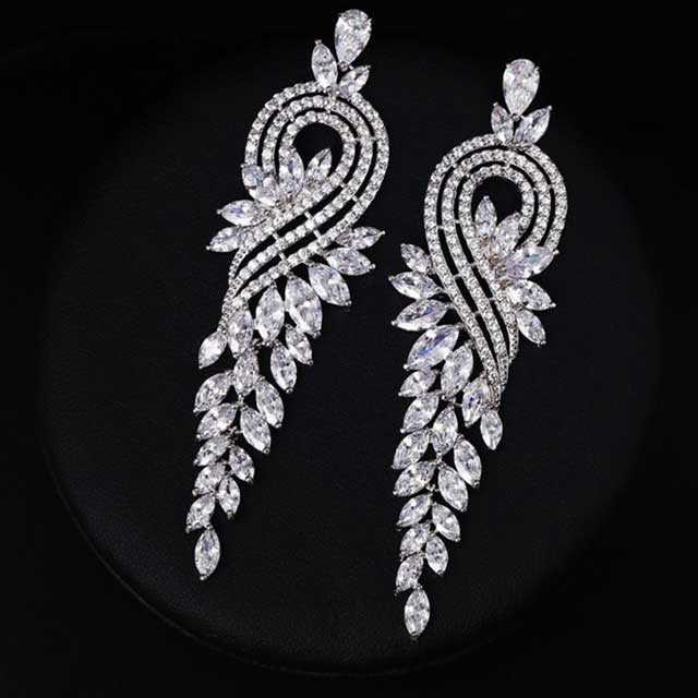 

Массивные серьги Крылья птицы DiaDemaGrand Серебряный с белым камнем (00715217-15-2)