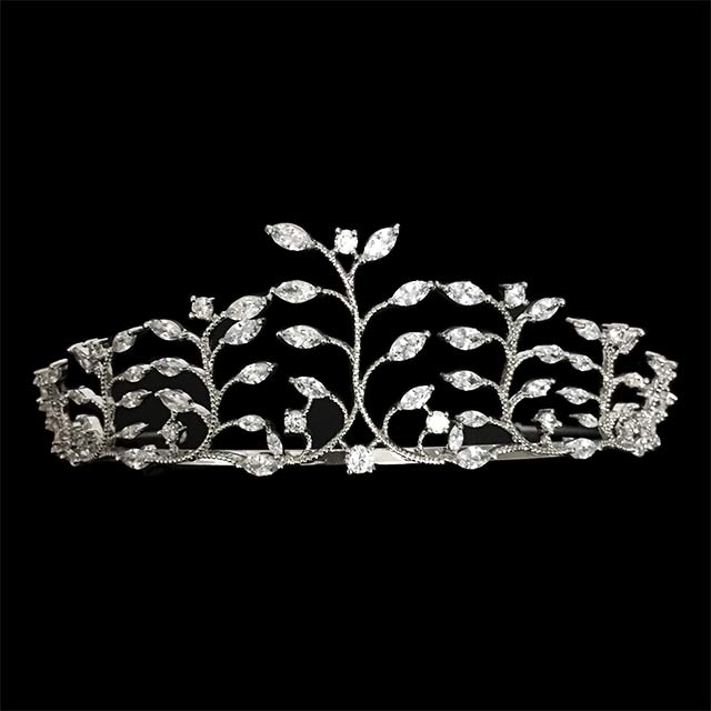 

Диадема Нежная ветвь DiaDemaGrand Серебряный с белым камнем (041848-15-2)