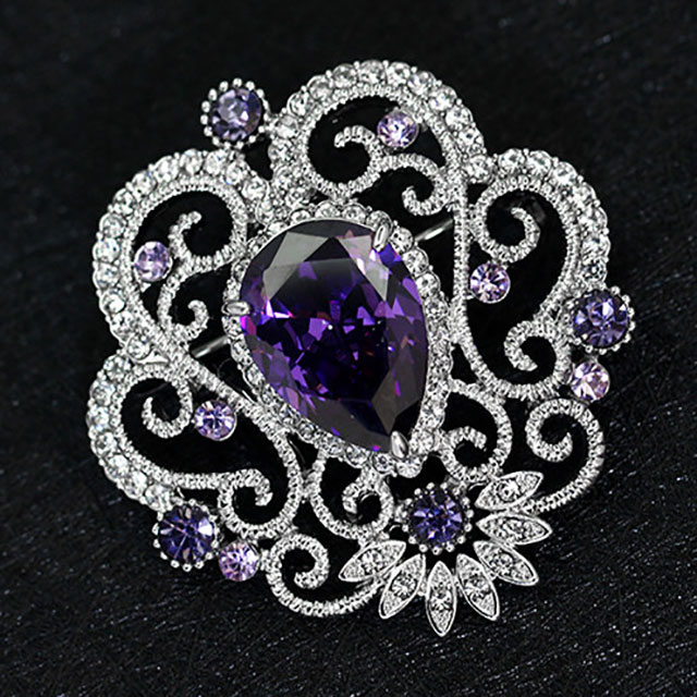 

Брошь Регалия DiaDemaGrand Серебряный с фиолетовым камнем (021763-15-18)